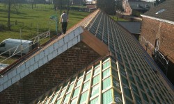 Rénovation d’une toiture en tuile avec panneaux Unidek