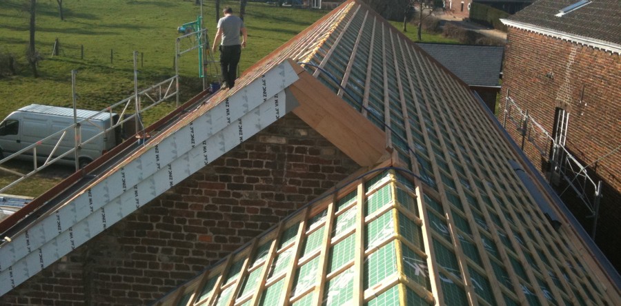 Rénovation d’une toiture en tuile avec panneaux Unidek